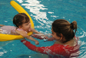 The Benefits of Parent-Child Swimming Lessons: Bonding in the Pool